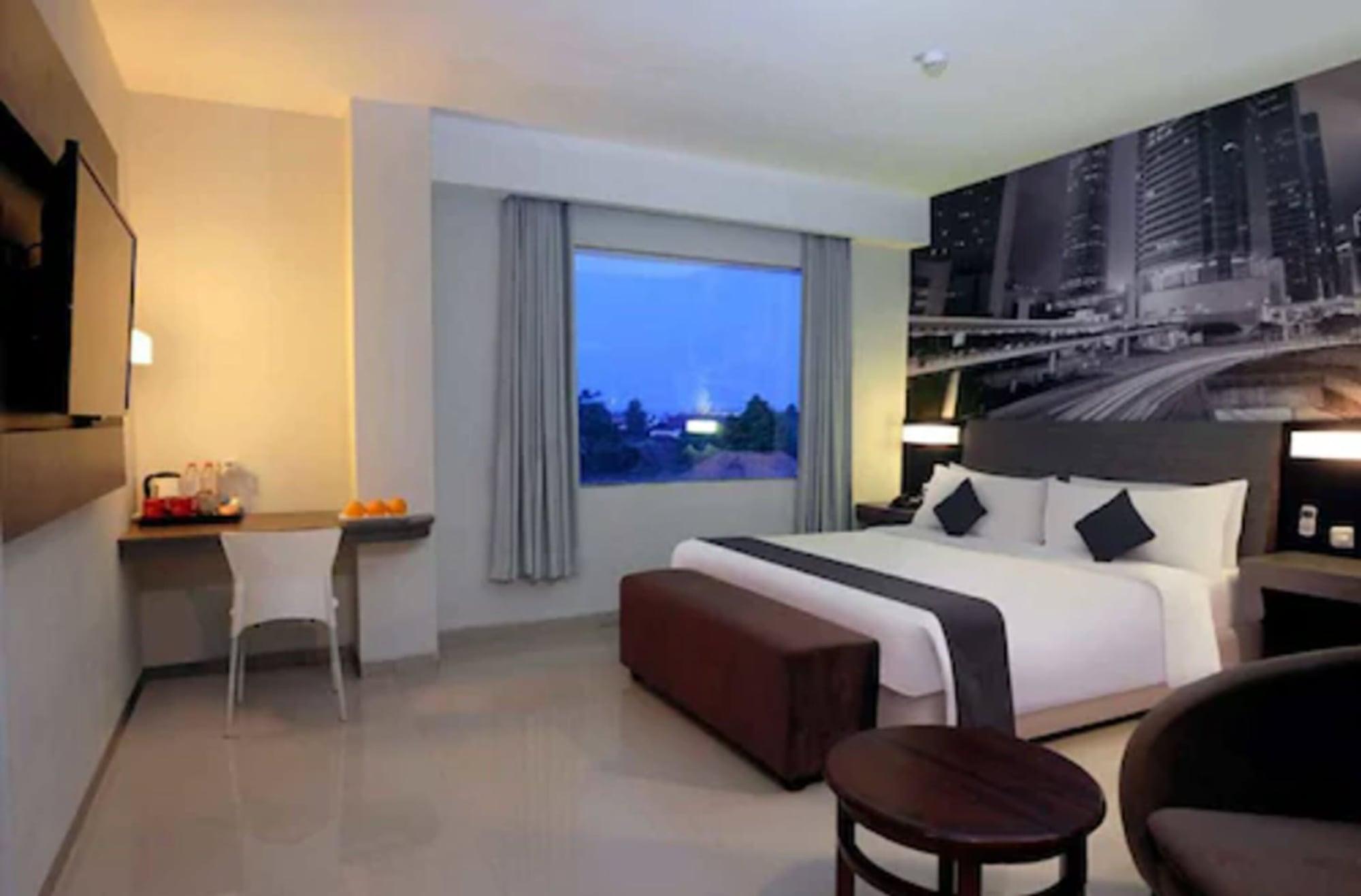 Hotel Neo Candi Simpang Lima - Semarang By Aston Exterior foto