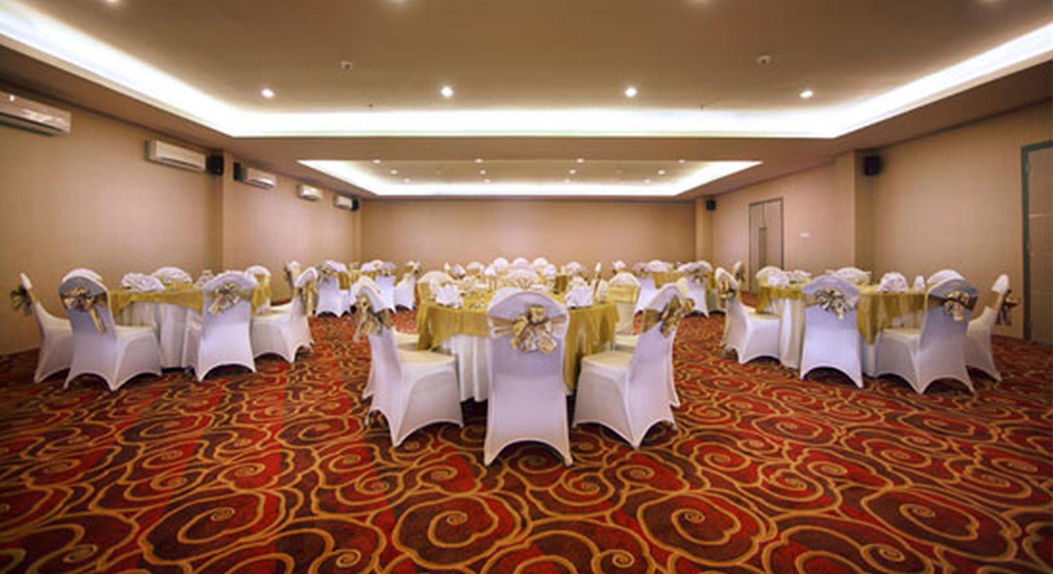 Hotel Neo Candi Simpang Lima - Semarang By Aston Exterior foto
