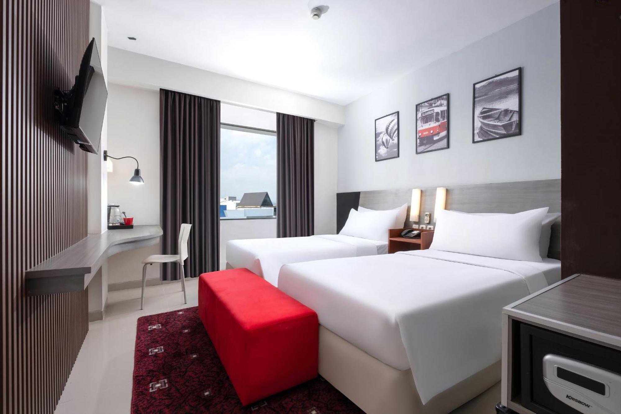 Hotel Neo Candi Simpang Lima - Semarang By Aston Exterior foto