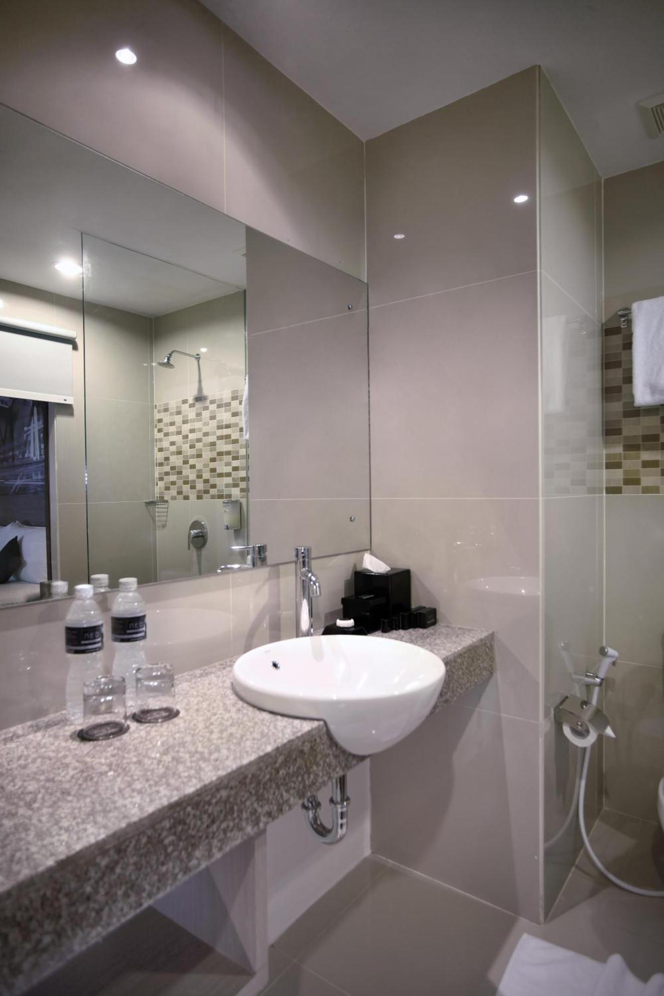 Hotel Neo Candi Simpang Lima - Semarang By Aston Exterior foto