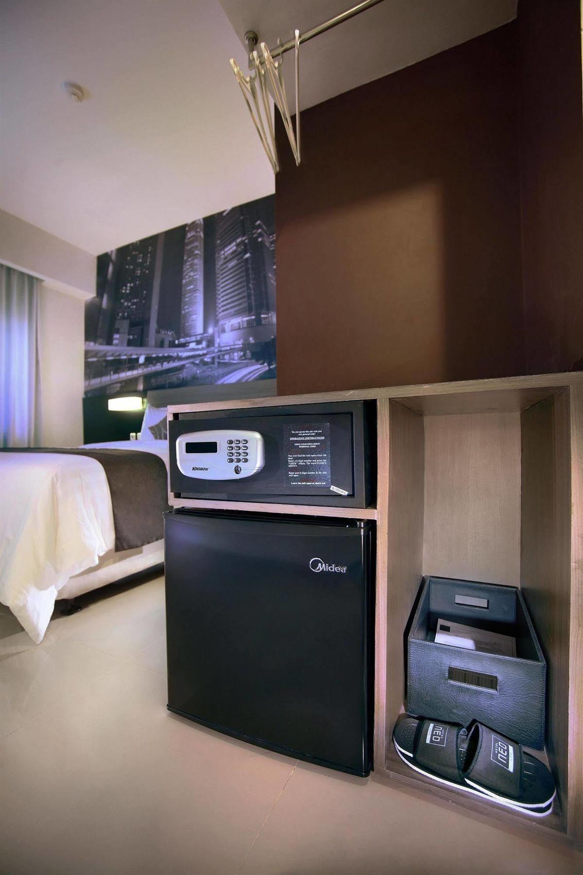 Hotel Neo Candi Simpang Lima - Semarang By Aston Exterior foto